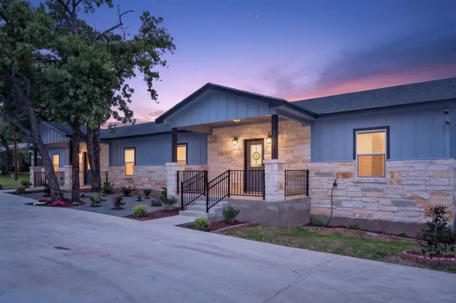 337 E Castlewood Dr