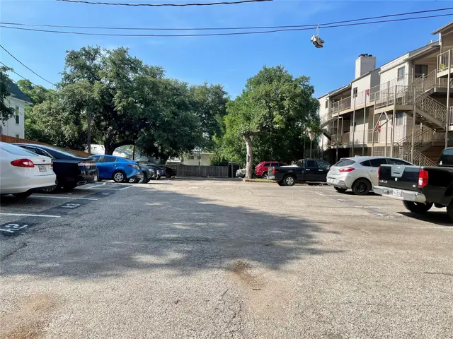 310 Pat Garrison St #8