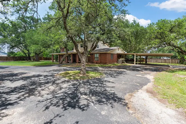 455 Robins Ln