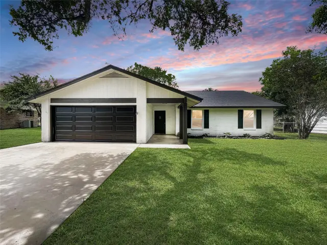 313 Golden Oaks Dr