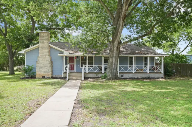 1320 W San Antonio St