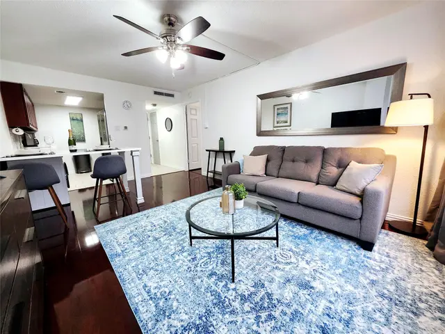 1800 Lavaca St #102